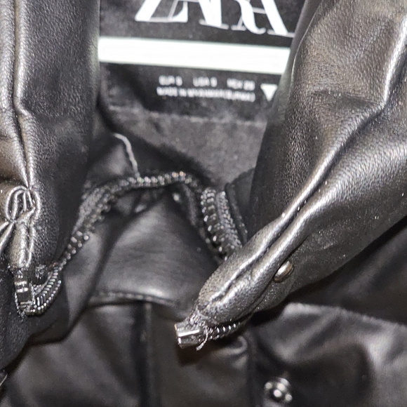 Zara Womens Black Faux Leather Cropped Puffer Vest Sz Small Excellent Like New - Picture 3 of 4